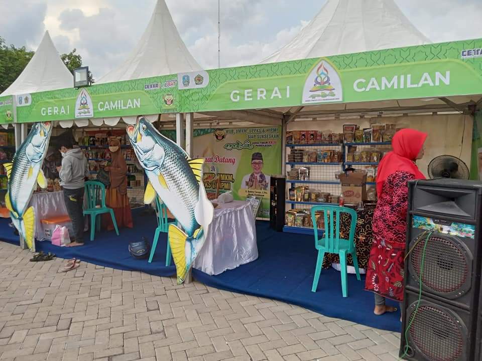 Gerai camilan produk perikanan MTQ XXIX JATIM