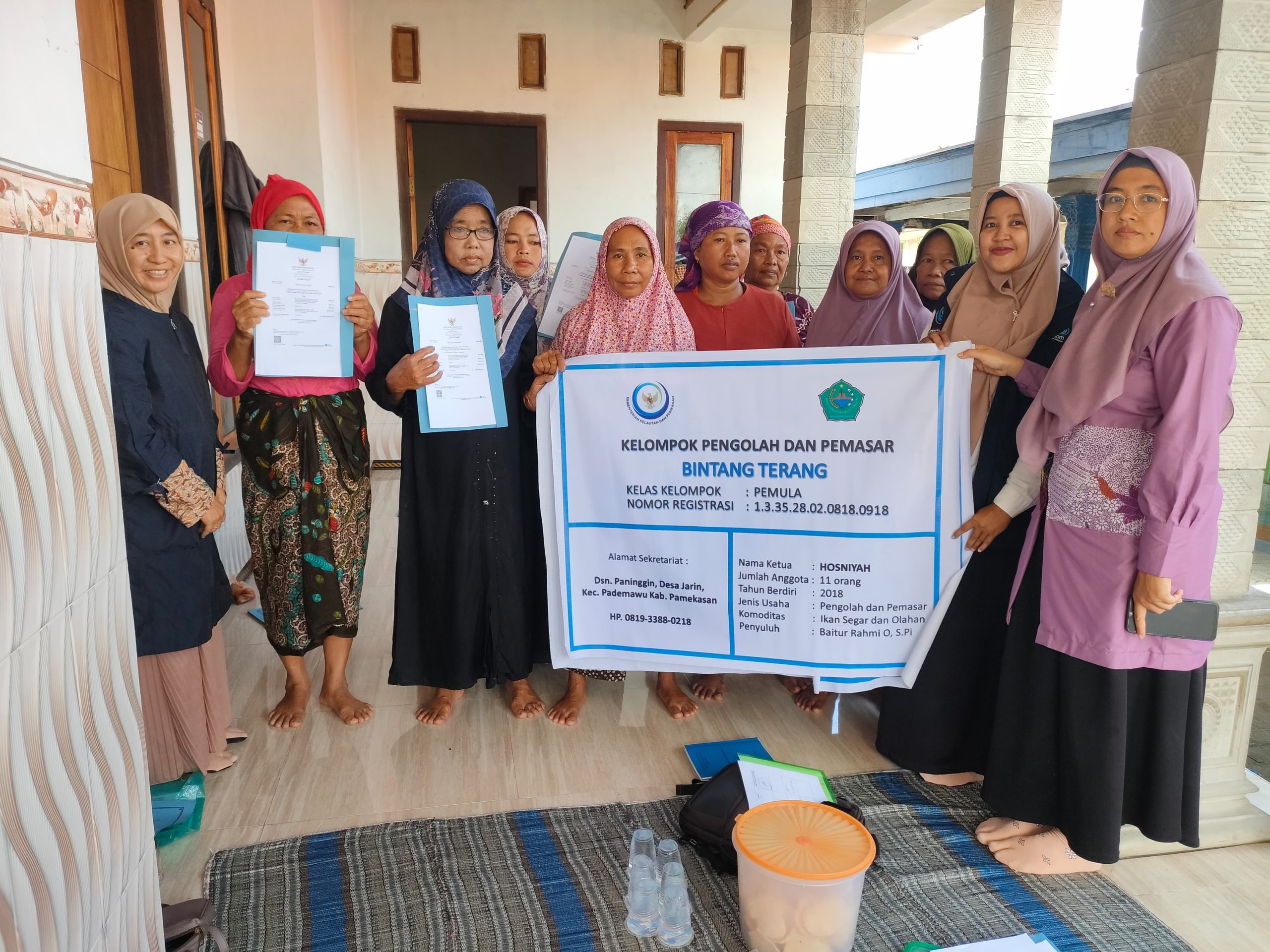 Penyerahan Sertifikat Halal - Dinas Perikanan Kabupaten Pamekasan