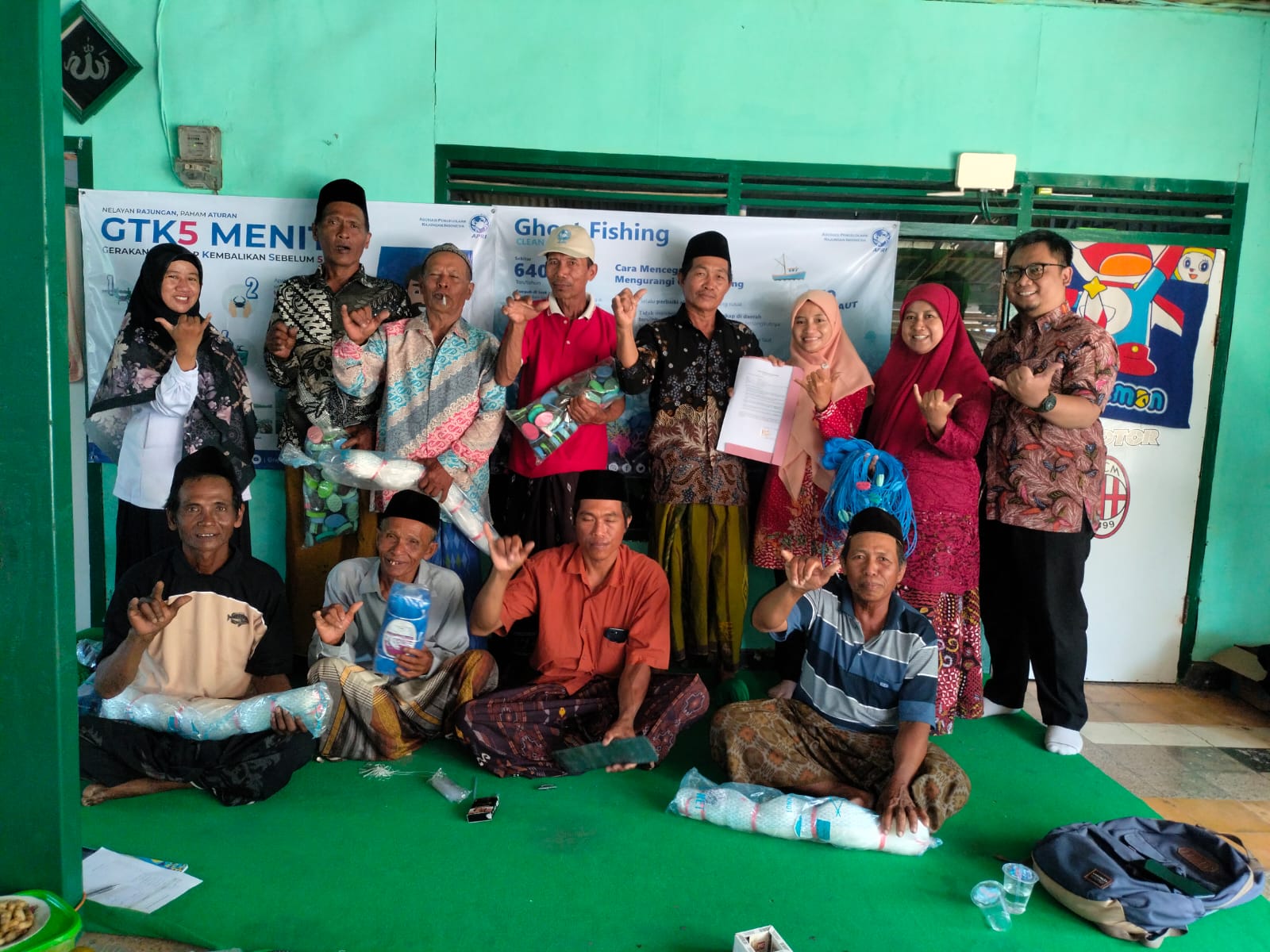 Penyerahan Bantuan Jaring Rajungan - Dinas Perikanan Pamekasan