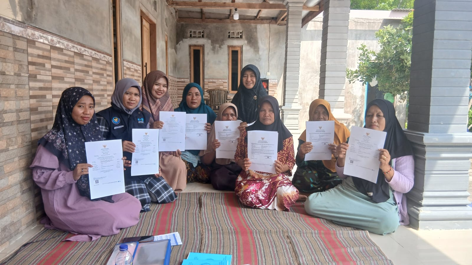 Penyerahan Sertifikat Halal - Dinas Perikanan Kabupaten Pamekasan