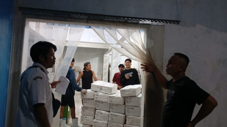 Pemantauan Stok Ikan di Gudang Cold Storage - Dinas Perikanan Pamekasan