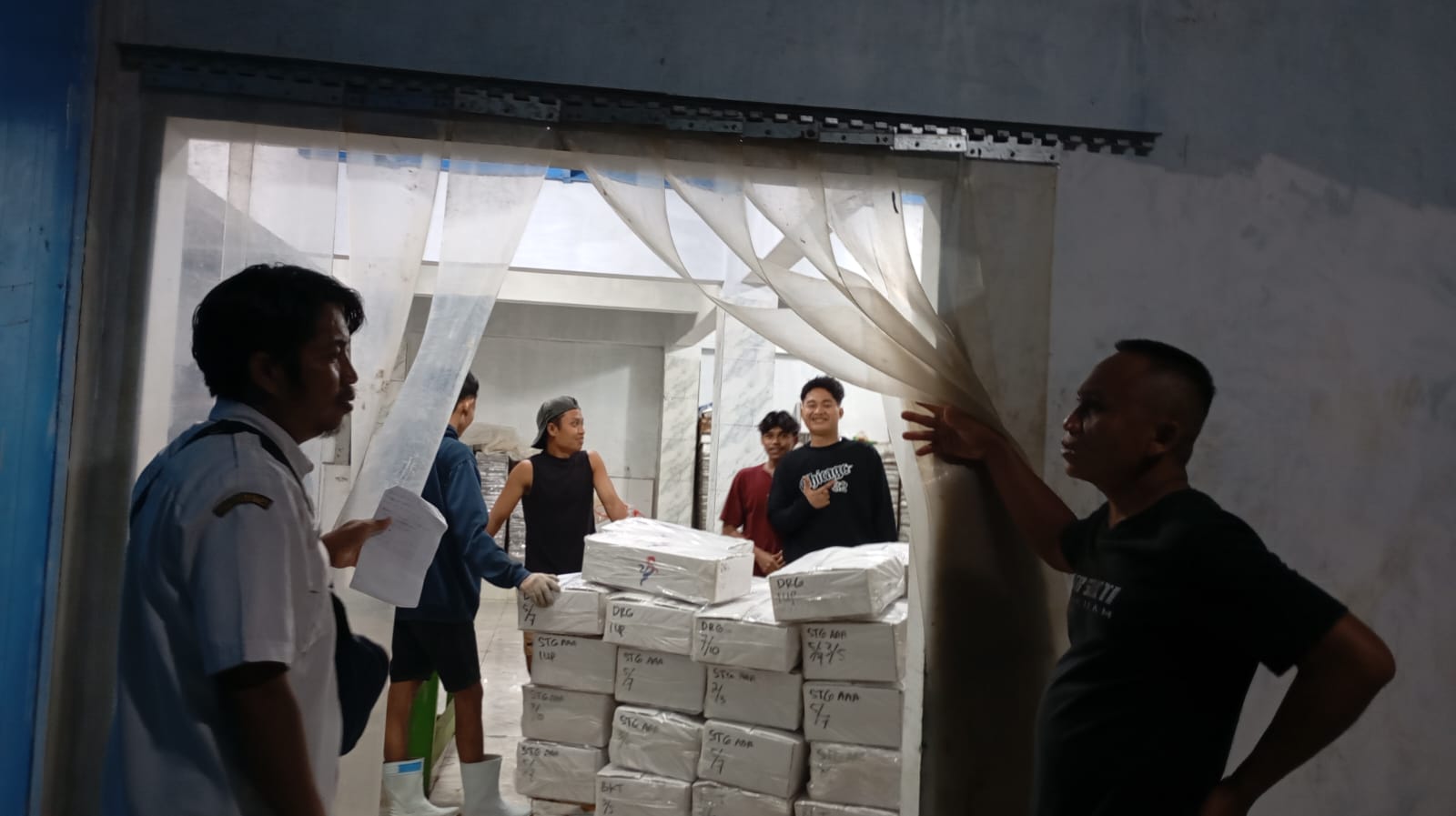 Pemantauan Stok Ikan di Gudang Cold Storage - Dinas Perikanan Pamekasan